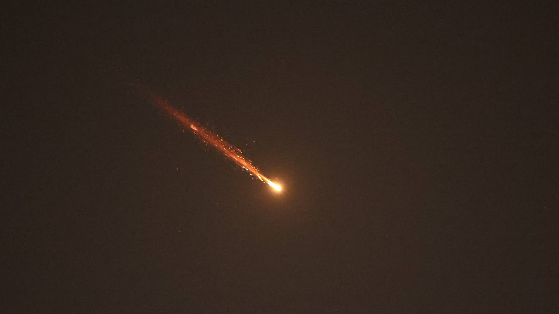 اعتراض صاروخ في السماء