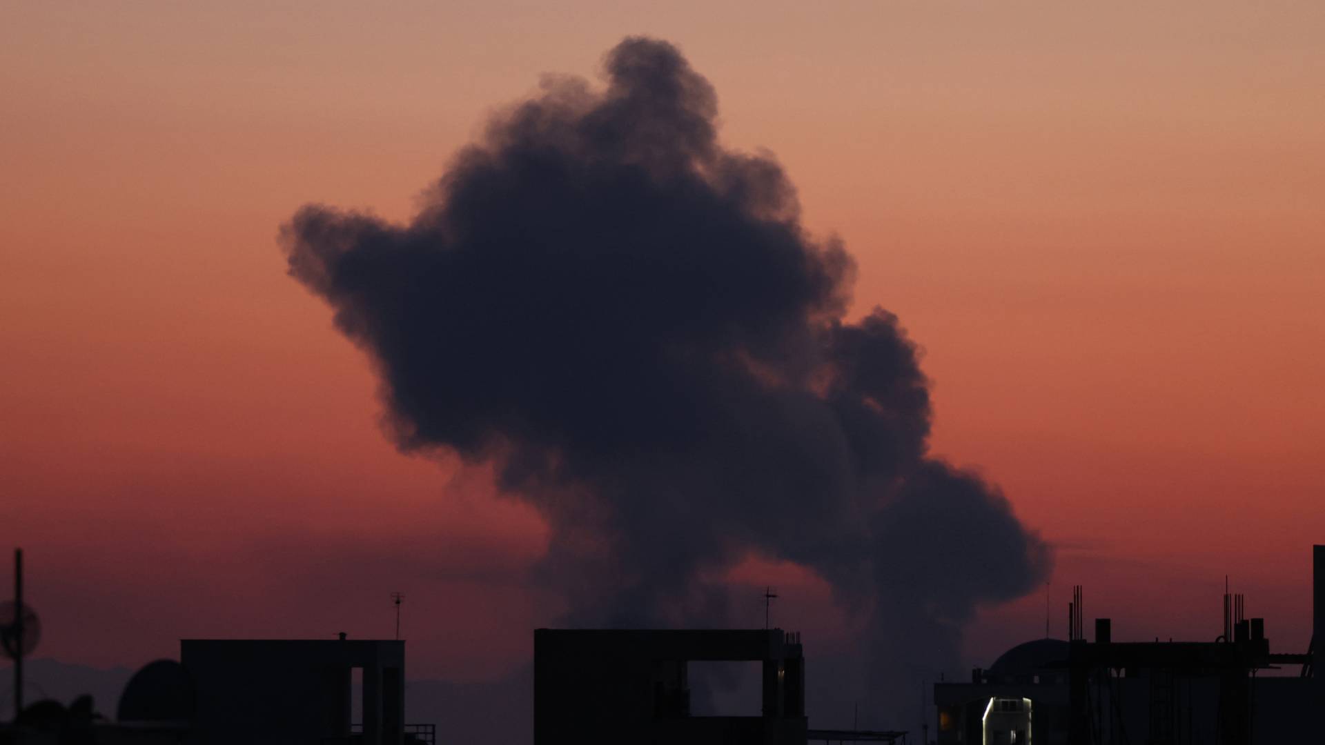 القصف على طهران