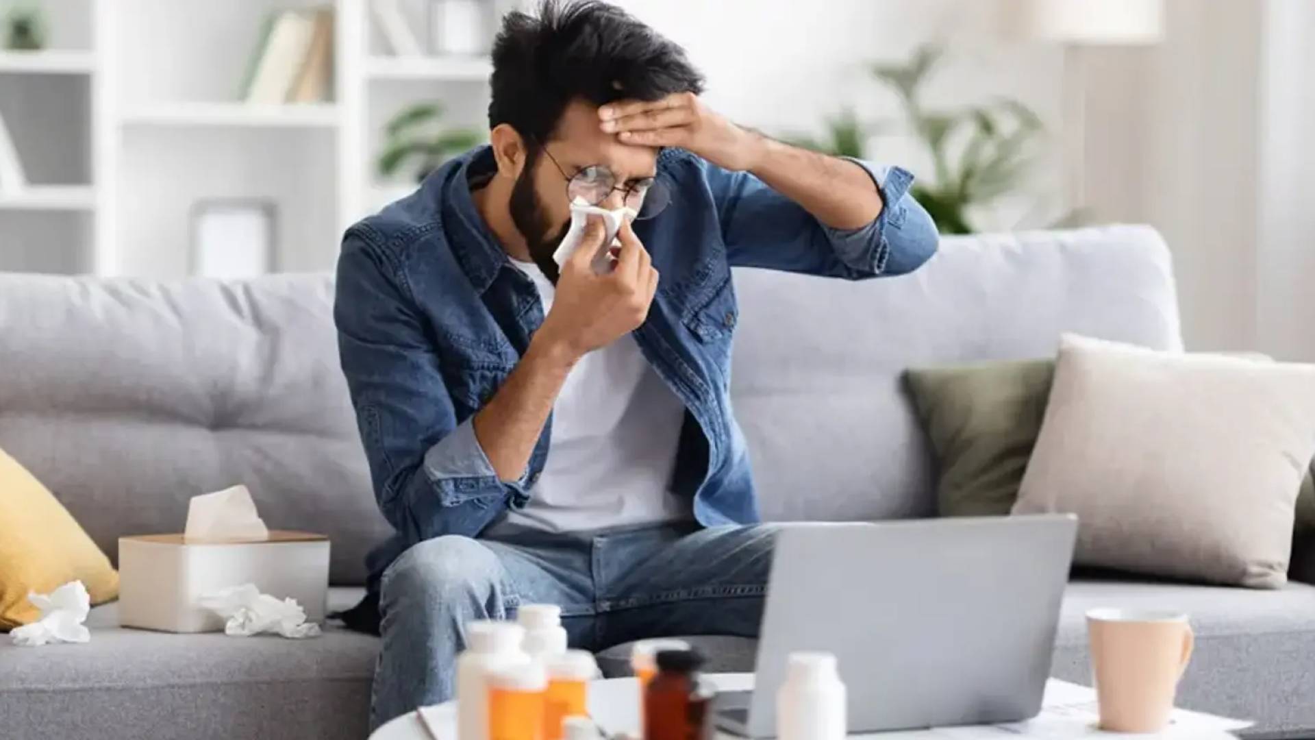 شخص يعاني من الانفلونزا
