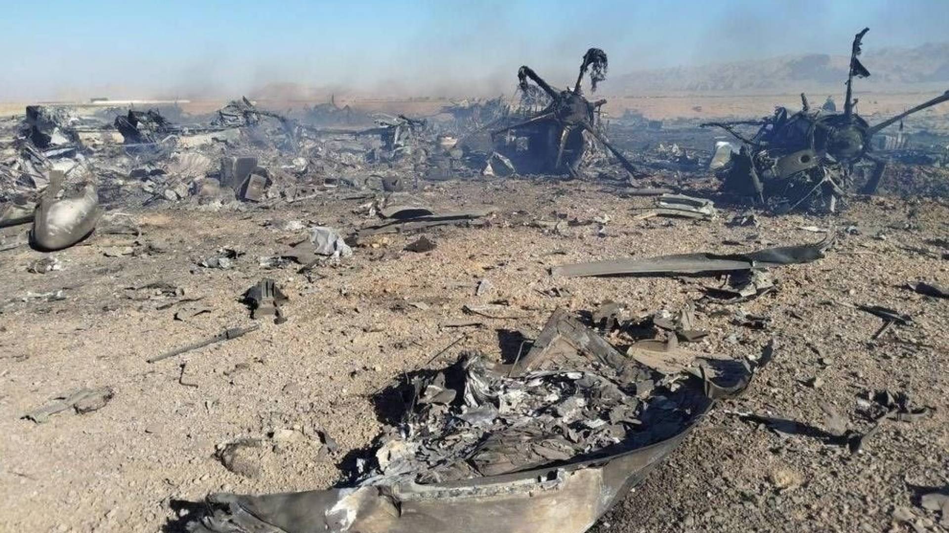 روايات متصادمة ..صور لمقاتلات أمريكية تحطمت داخل إيران خلال سحب الطيار
