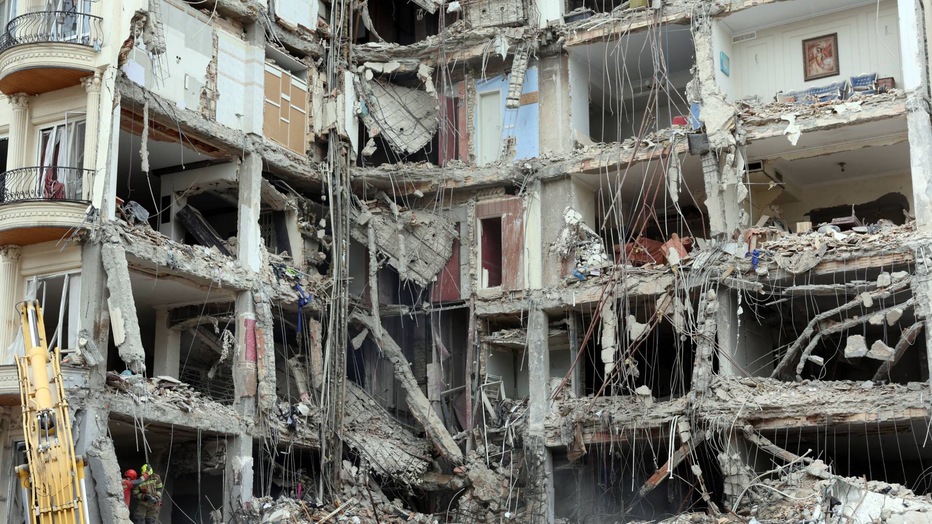 القصف على طهران