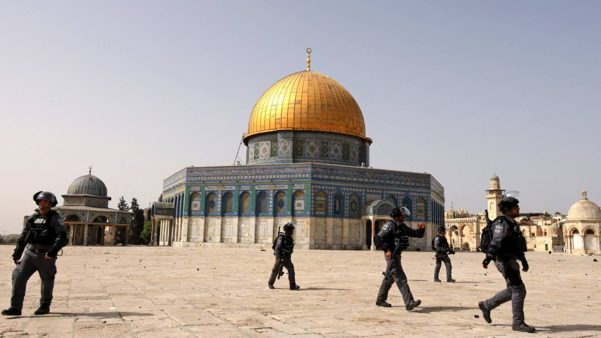 قوات الاحتلال تقتحم الأقصى