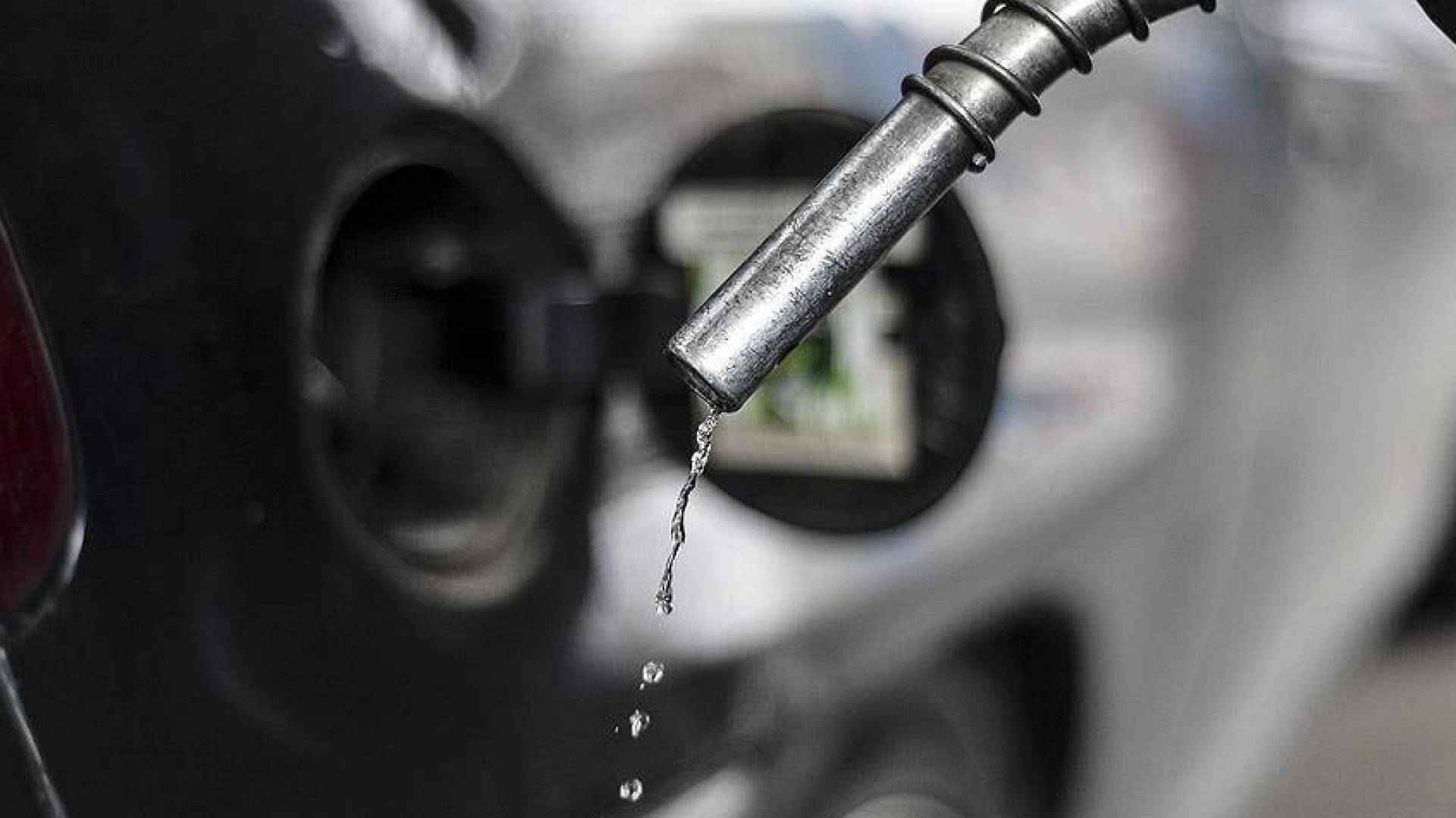 تعرف إلى أغلى لتر بنزين في العالم فيما دول تدفع "ذهبا" في كل لتر!