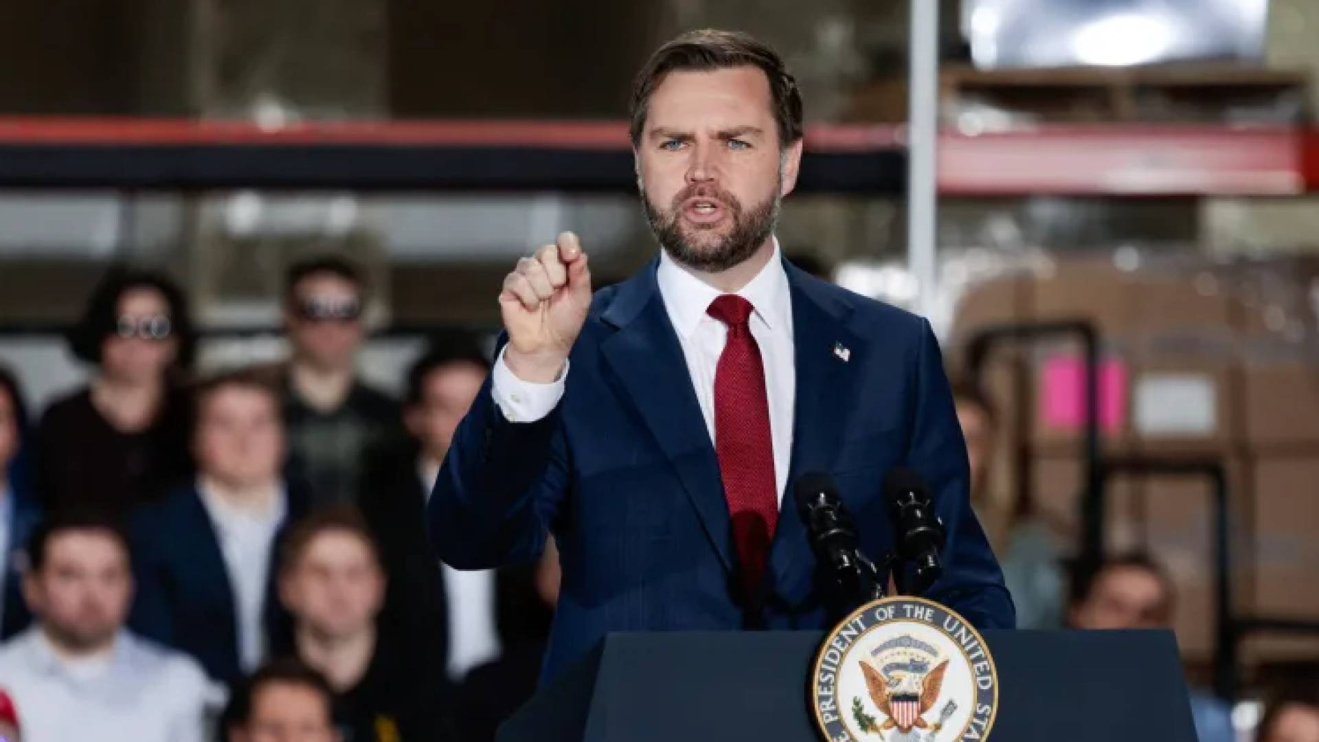 "فانس" يحذر طهران من نفاد صبر ترمب.. وتنسيق أمريكي إسرائيلي لتجريد إيران من نوويها