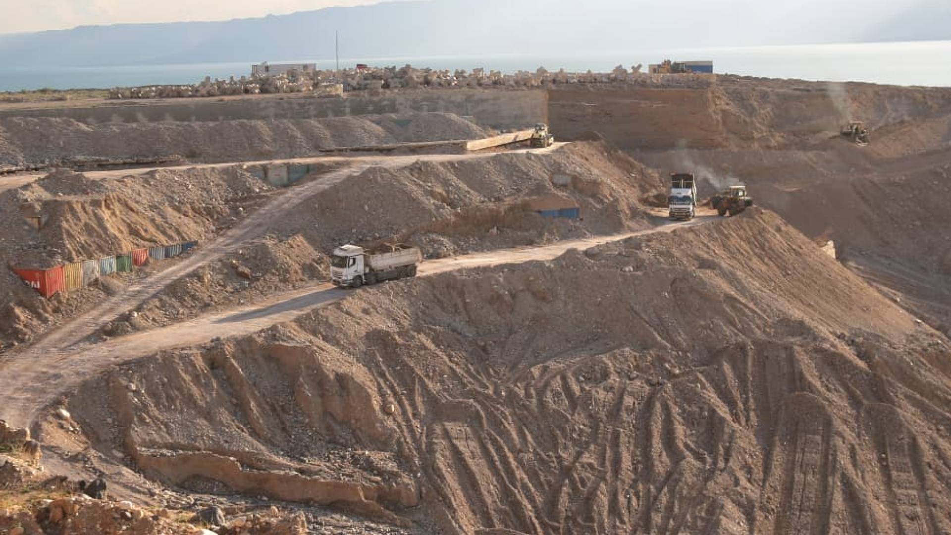 وزير الأشغال العامة ماهر أبو السمن