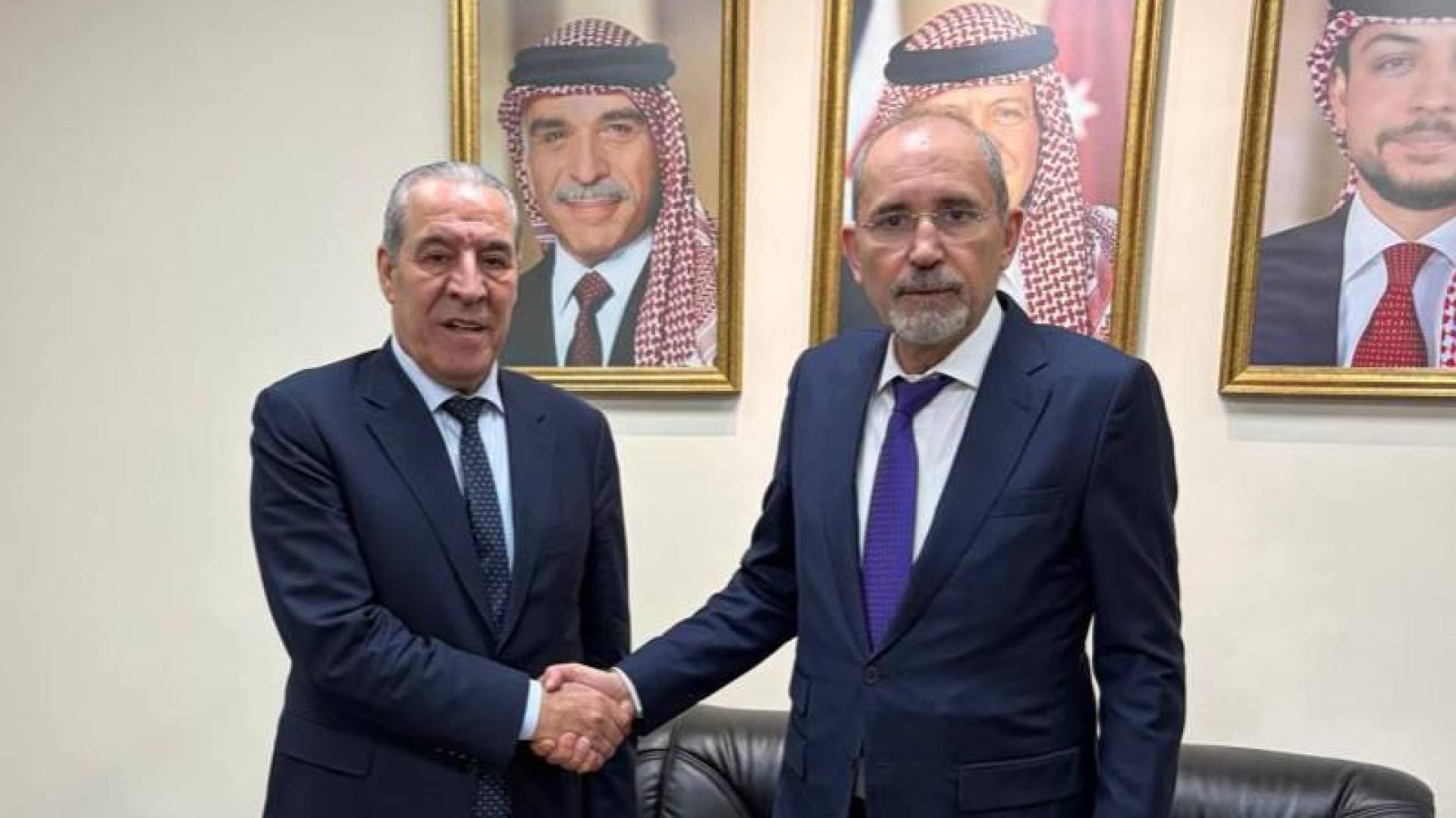 وزير الخارية أيمن الصفدي ونائب رئيس دولة فلسطين حسين الشيخ