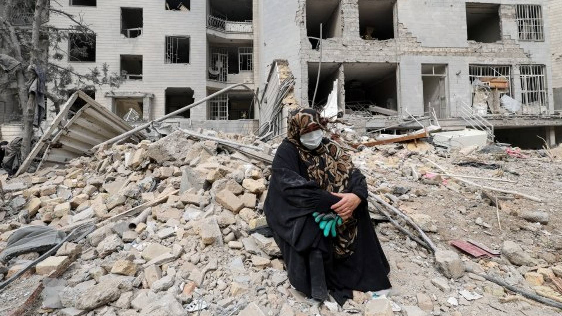 الدمار في إيران