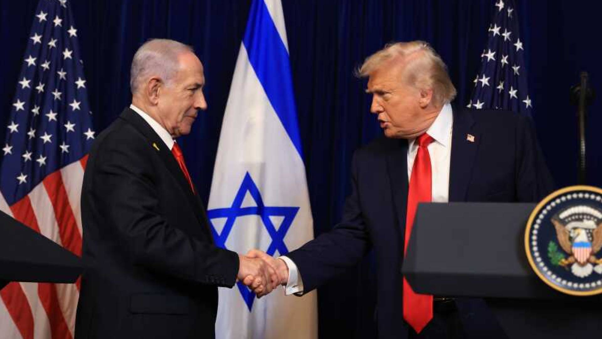 رئيس وزراء الاحتلال بنيامين نتنياهو والرئيس الأمريكي دونالد ترمب