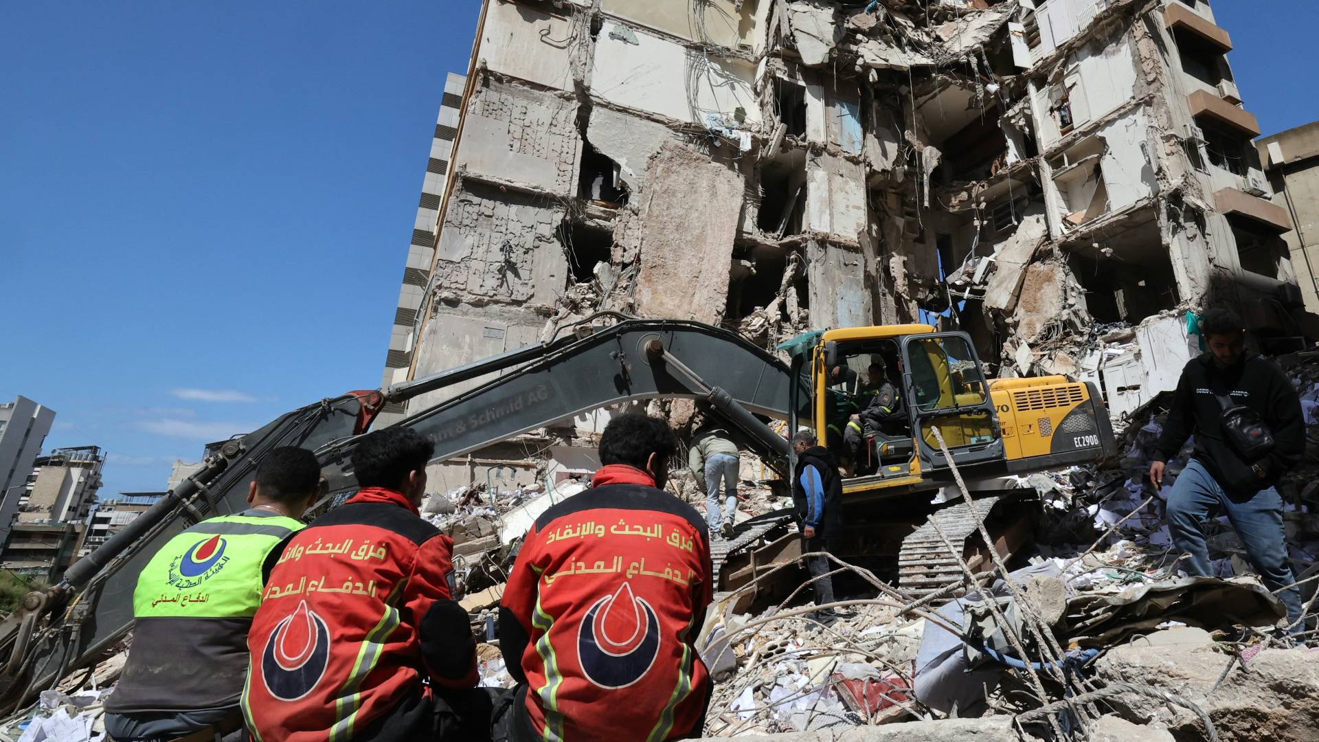 اثار الدمار في لبنان