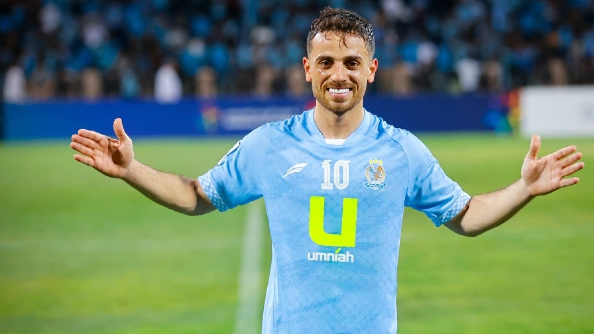 لاعب الفيصلي مجدي العطار يحتفل بفوز سابق