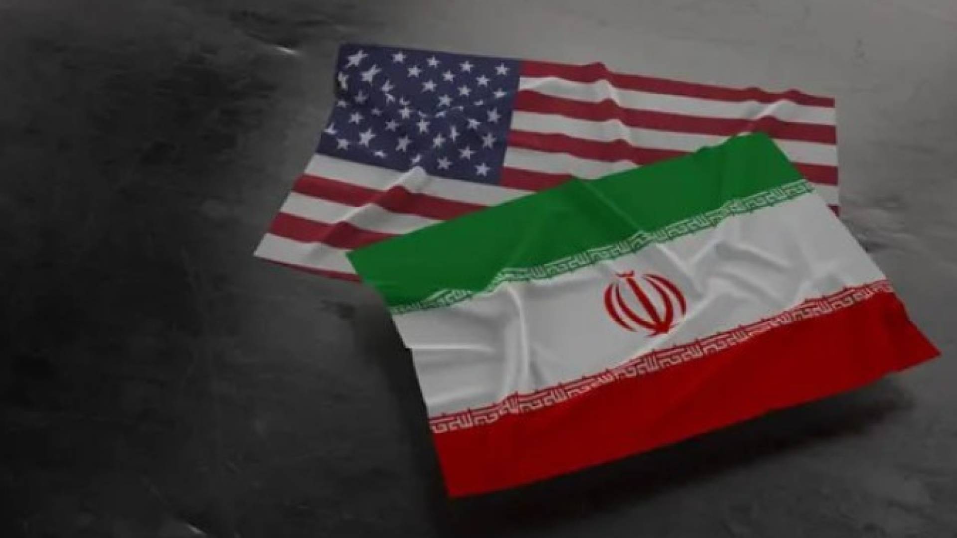 العلم الأمريكي والعلم الإيراني