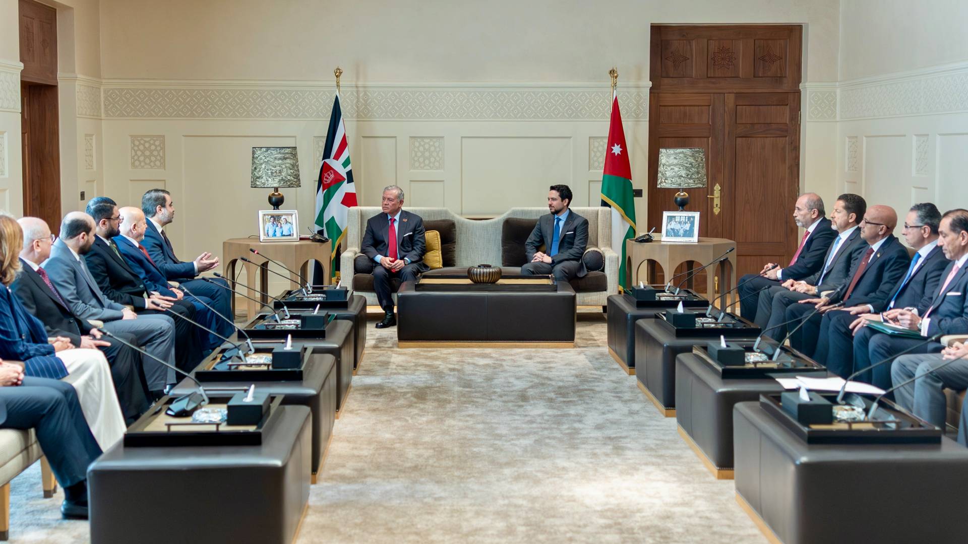 الملك يستقبل الوفد الوزاري السوري