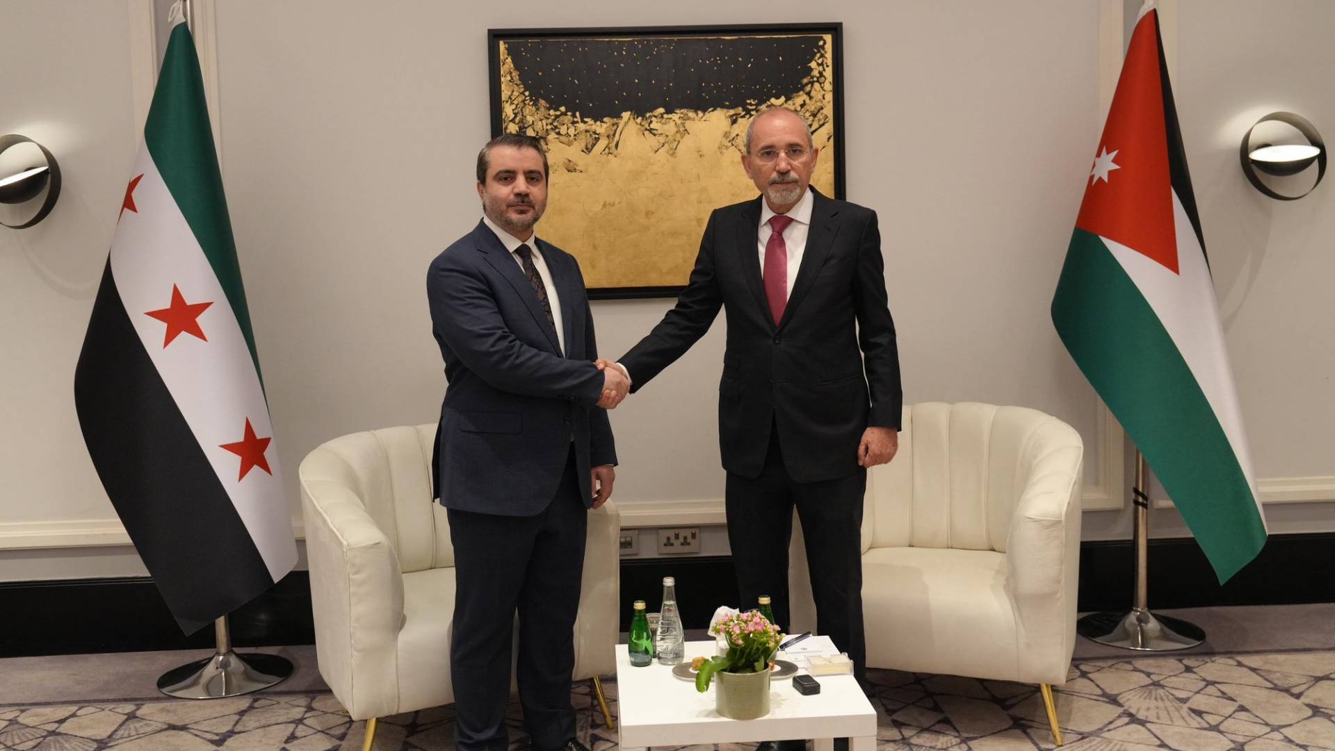 وزير الخارجية وشؤون المغتربين أيمن الصفدي و وزير الخارجية والمغتربين السوري أسعد الشيباني