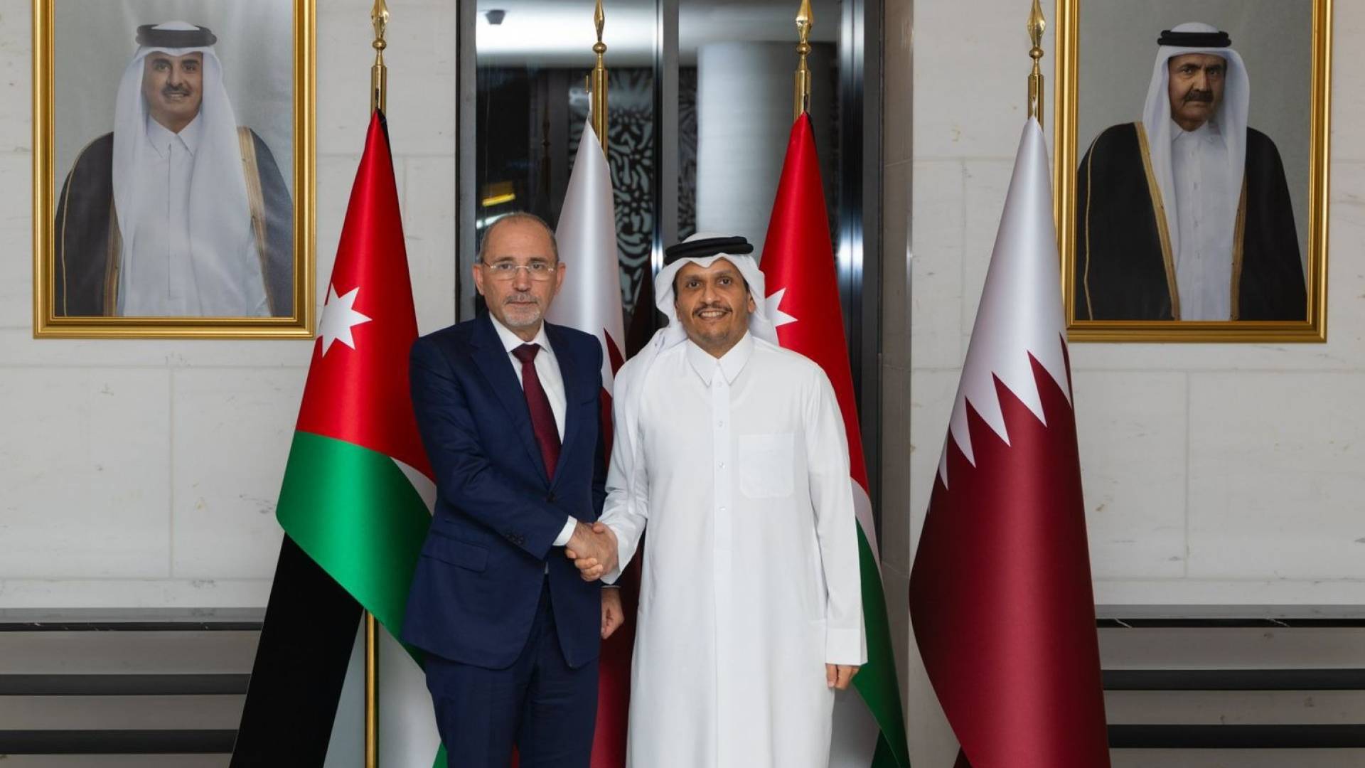 وزير الخارجية وشؤون المغتربين أيمن الصفدي ووزير خارجية قطر محمد بن عبد الرحمن آل ثاني