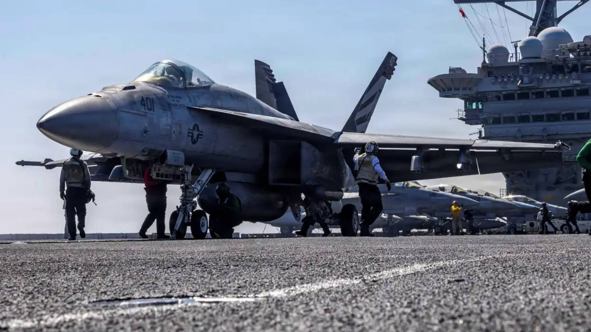 "سنتيكوم" تبدأ فرض سيطرة بحرية شاملة شرق هرمز وتهدد باحتجاز السفن المخالفة