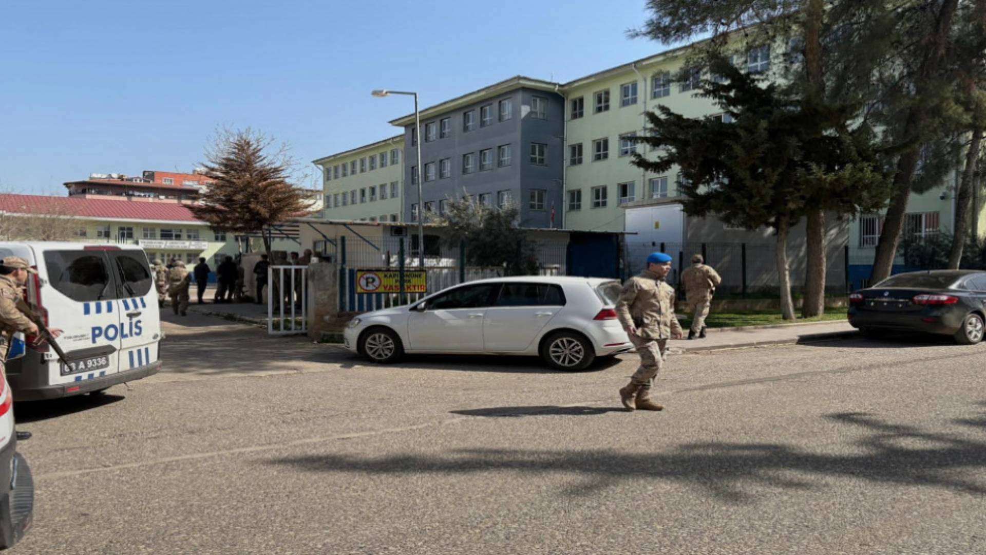 إصابة 16 شخصا في إطلاق نار بمدرسة ثانوية جنوب شرق تركيا