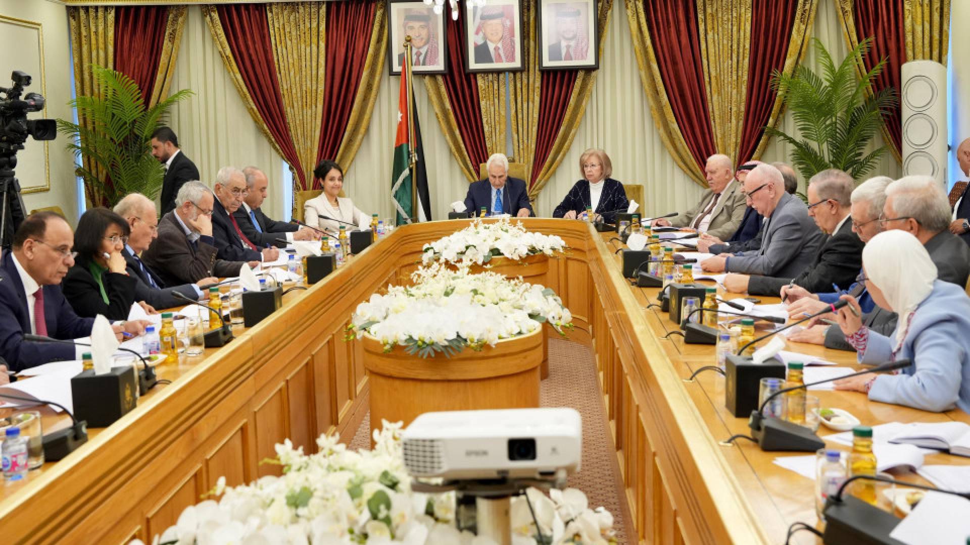 اجتماع لجنة التربية والتعليم في مجلس الأعيان