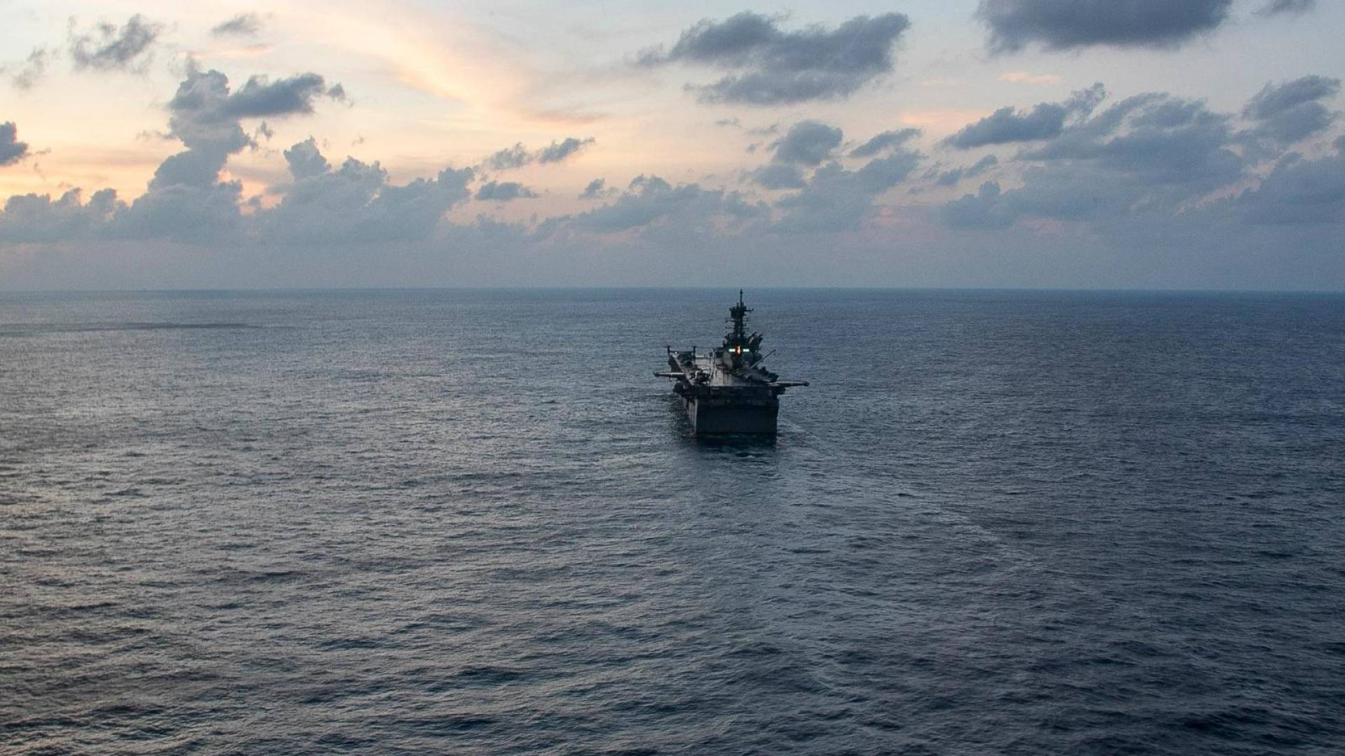 حاملة طائرات أمريكية