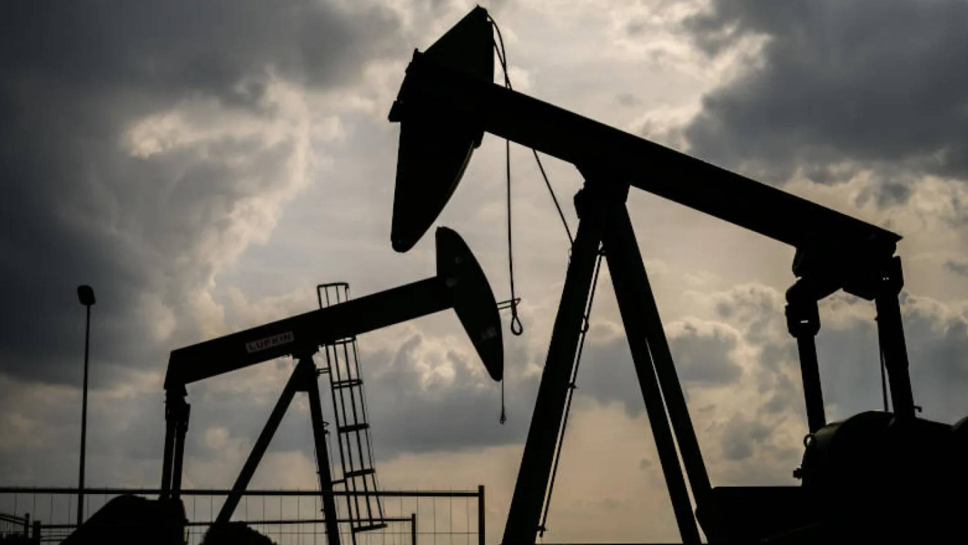 الصورة توضح مزودة وحدة ضخ للنفط