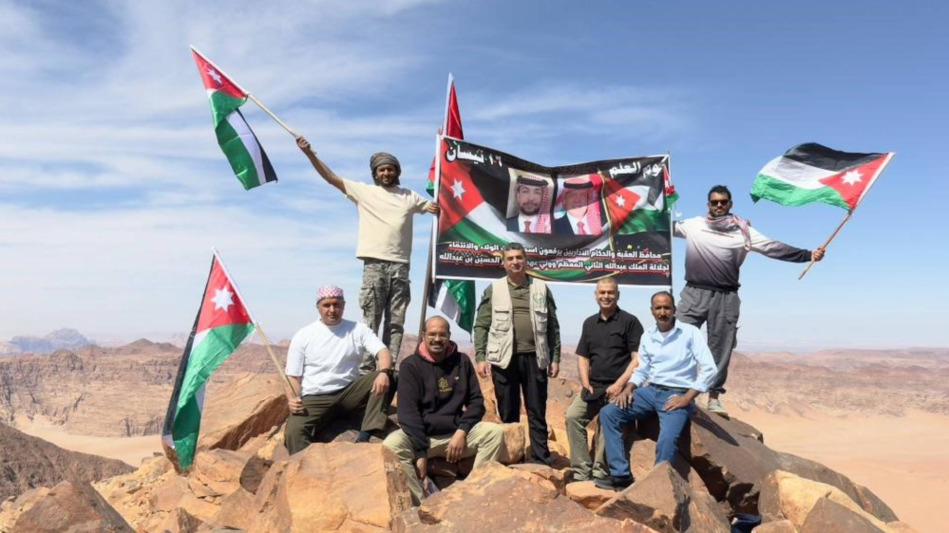 رفع العلم الأردني من أعلى قمة في الأردن