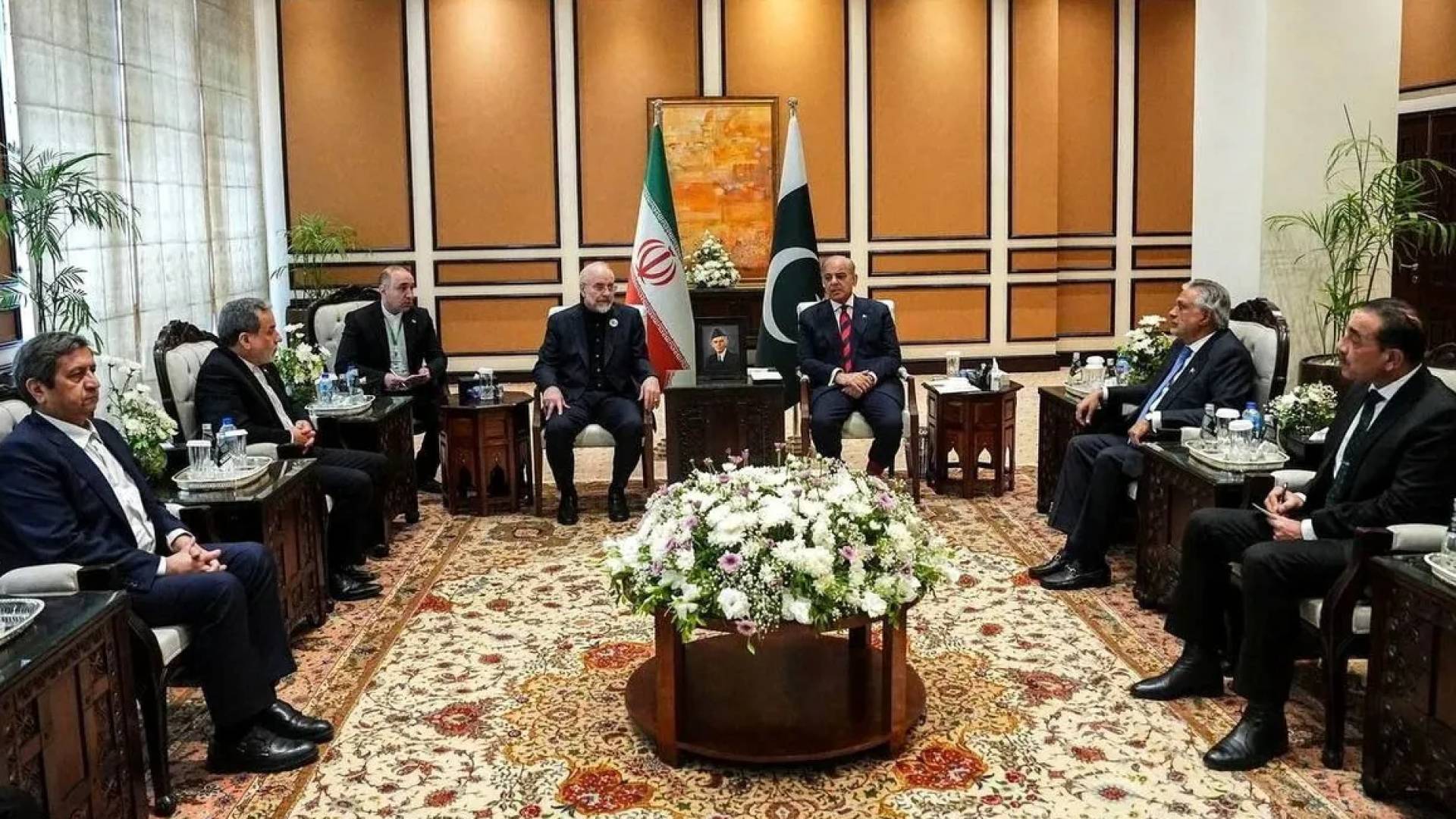 وزير الخارجية الإيراني عباس عراقجي و قائد الجيش الباكستاني عاصم منير