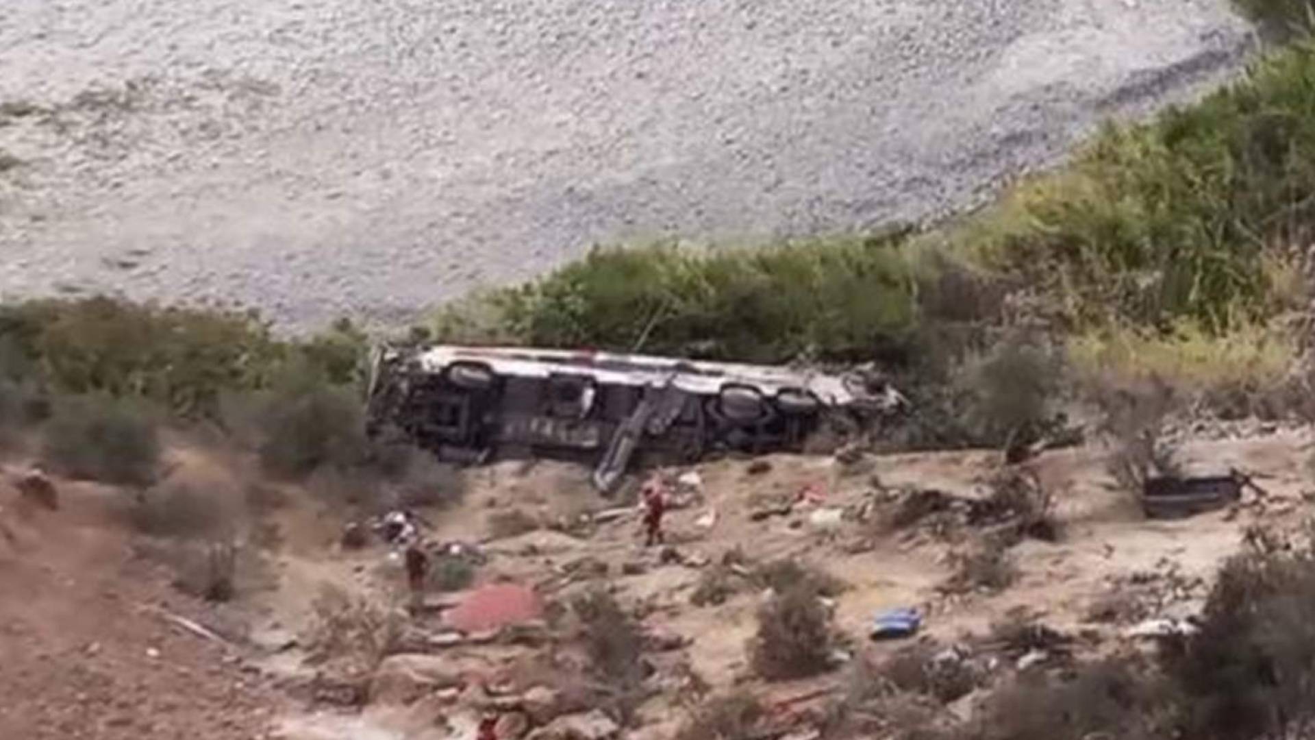 سقوط حافلة في واد بالإكوادور