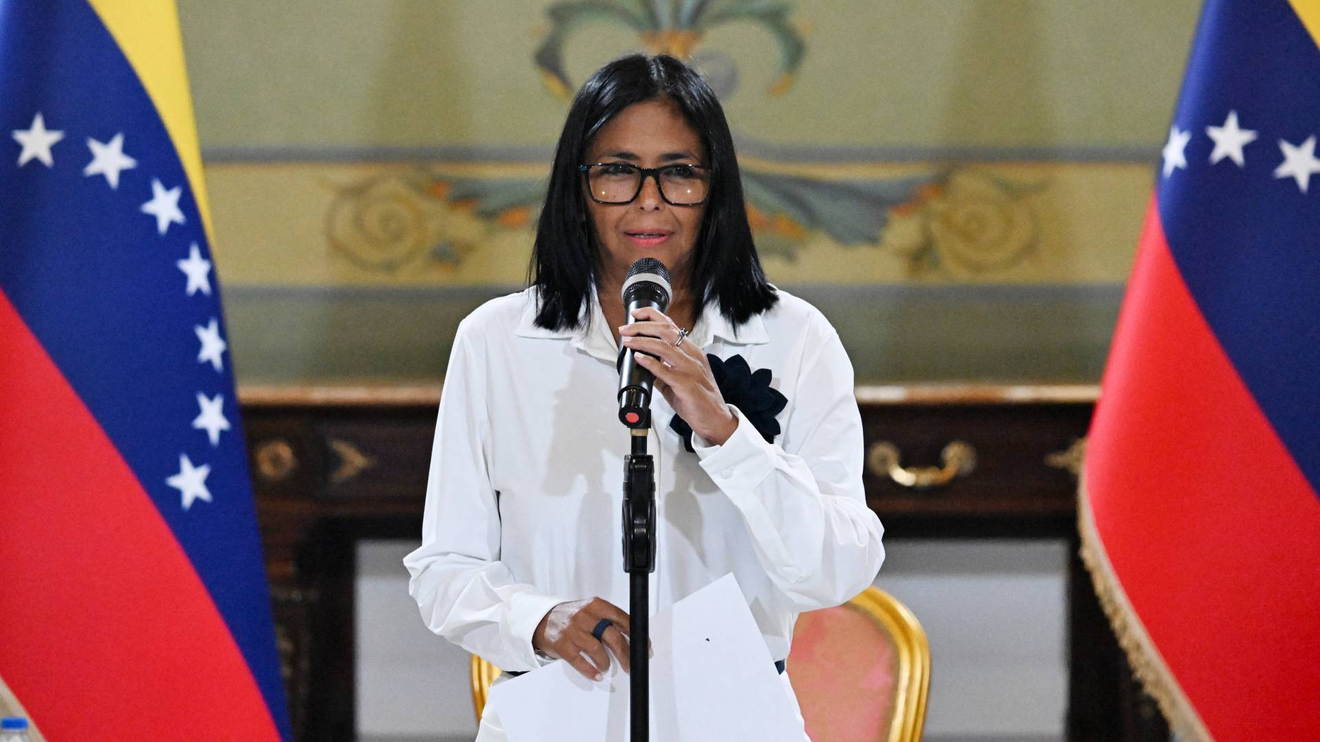 الرئيسة المؤقتة ديلسي رودريغيز