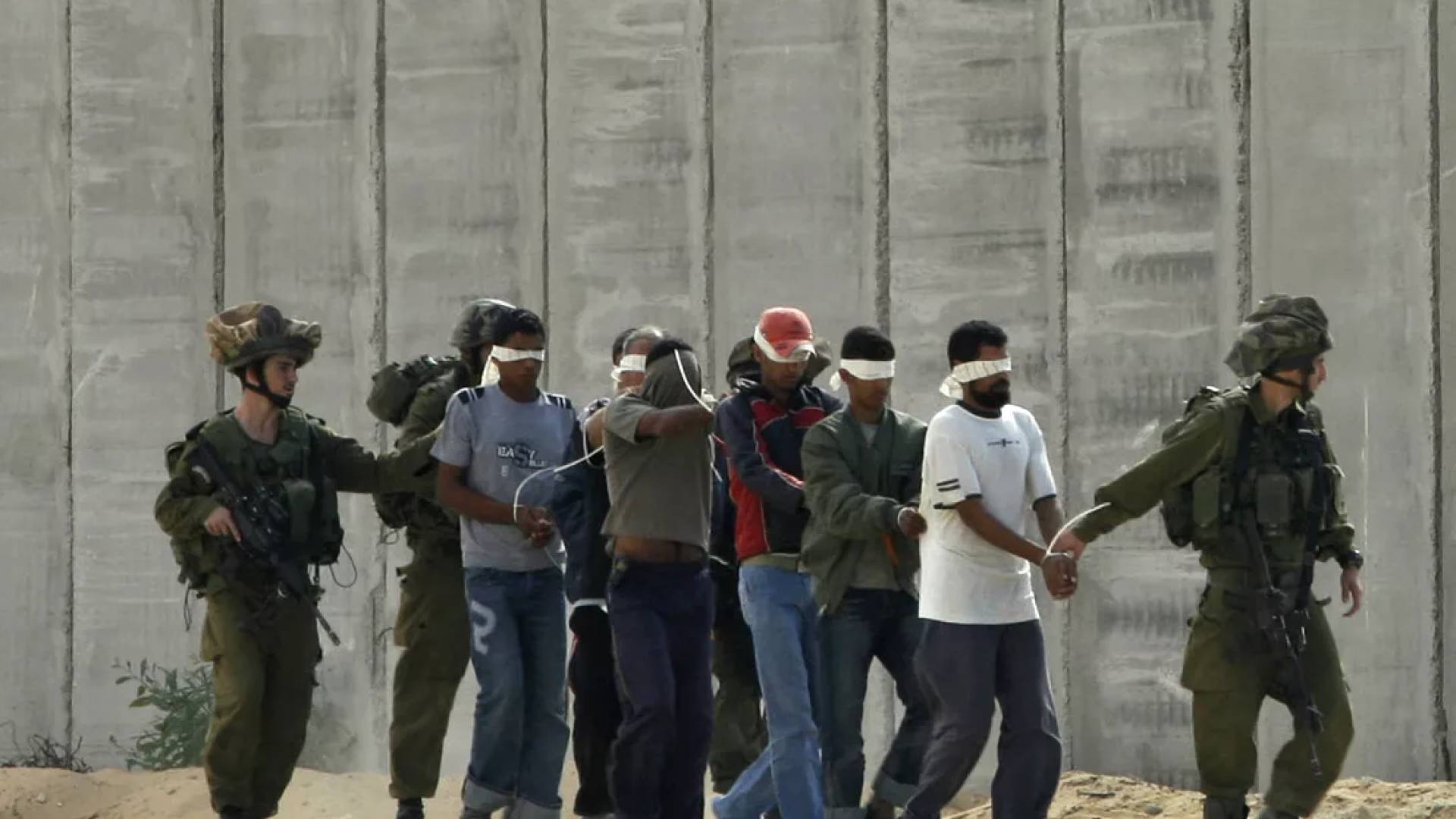 أسر فلسطينيين من قطاع غزة