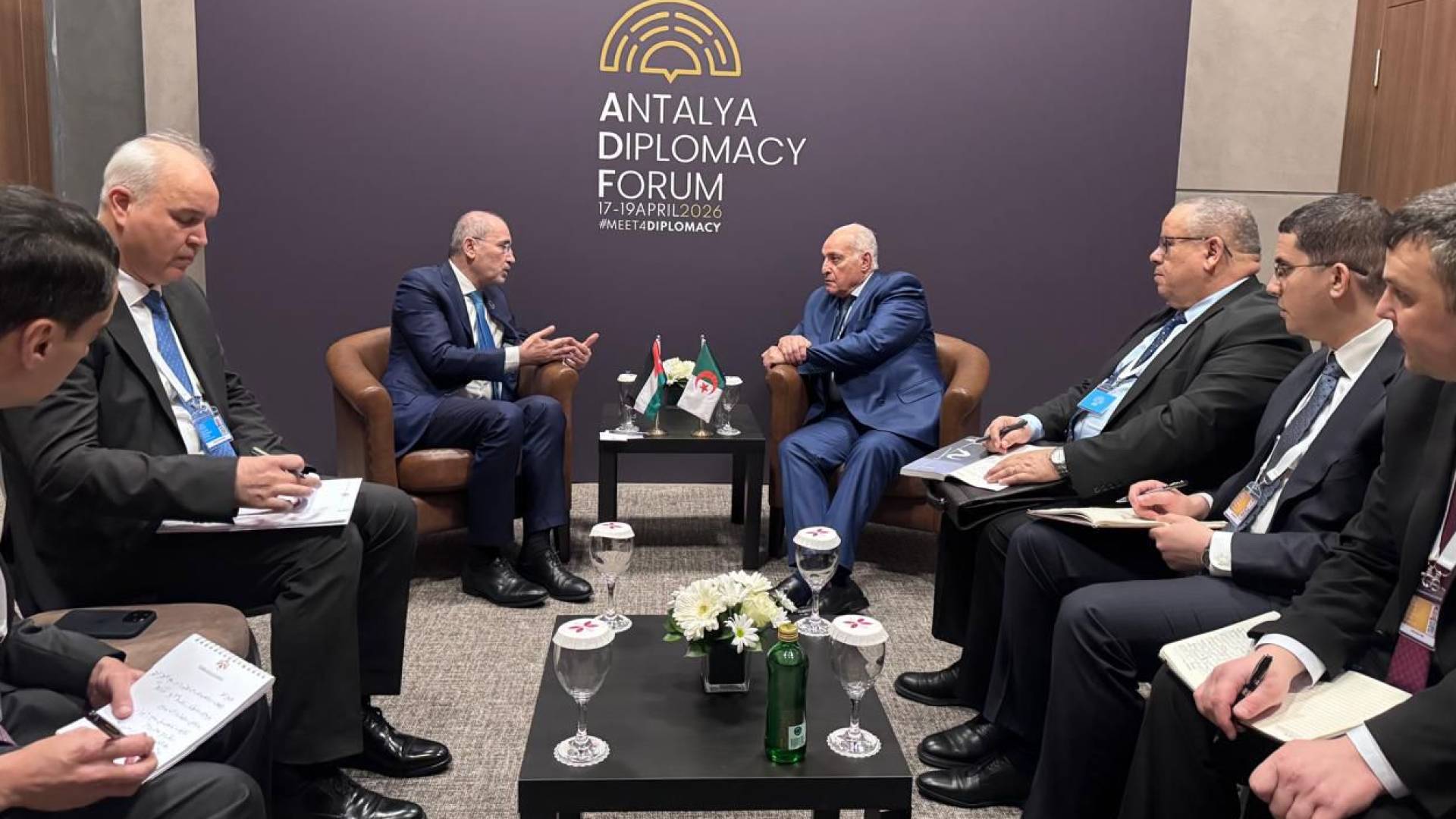 الصفدي يؤكد ضرورة تكاتف الجهود لتثبيت وقف إطلاق النار في لبنان