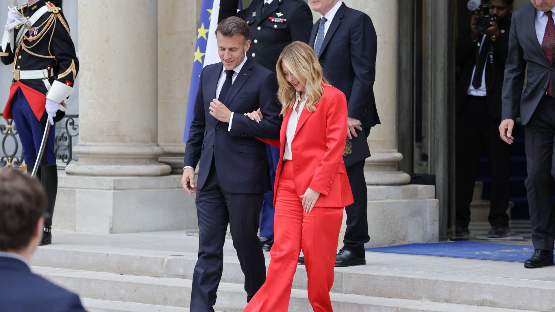 الرئيس الفرنسي إيمانويل ماكرون  ورئيسة الوزراء الإيطالية جورجيا ميلوني