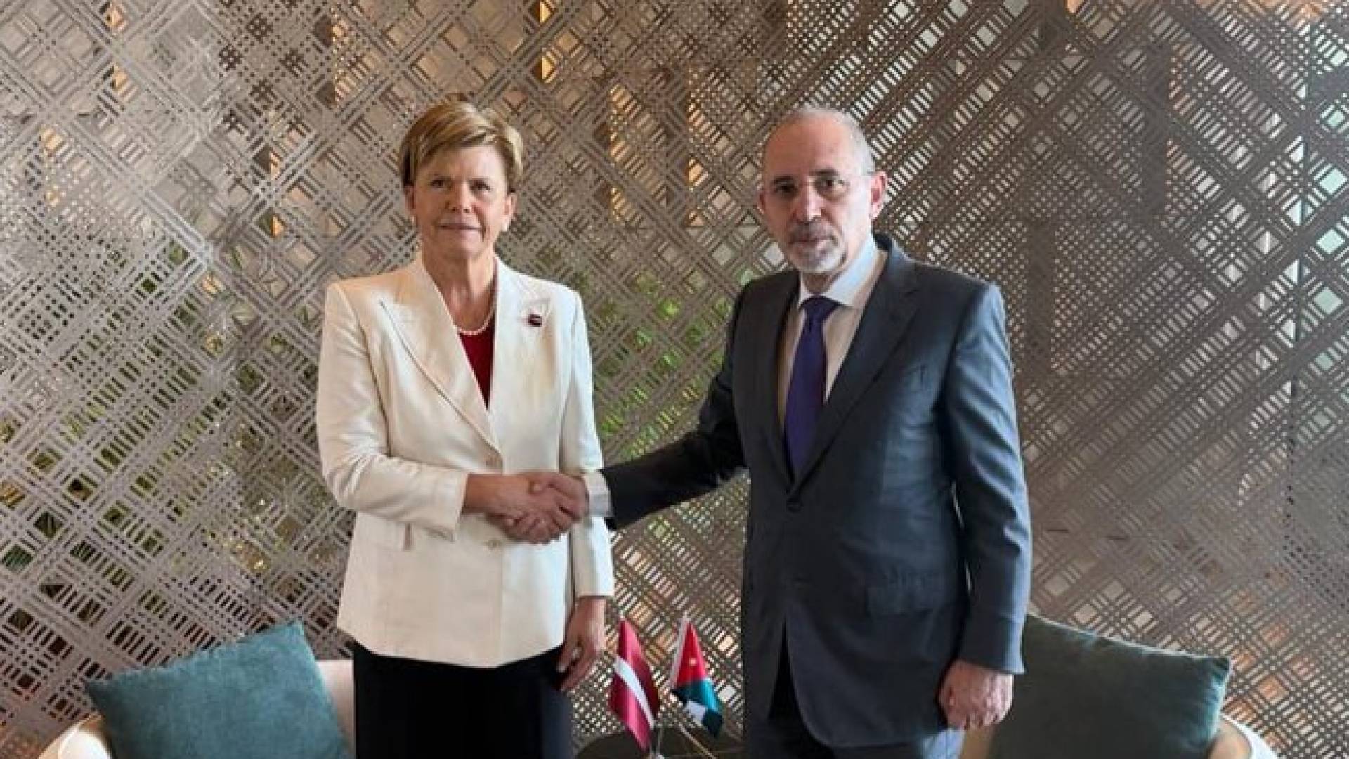 وزير الخارجية أيمن الصفدي و وزيرة خارجية جمهورية لاتفيا بايبا براجا