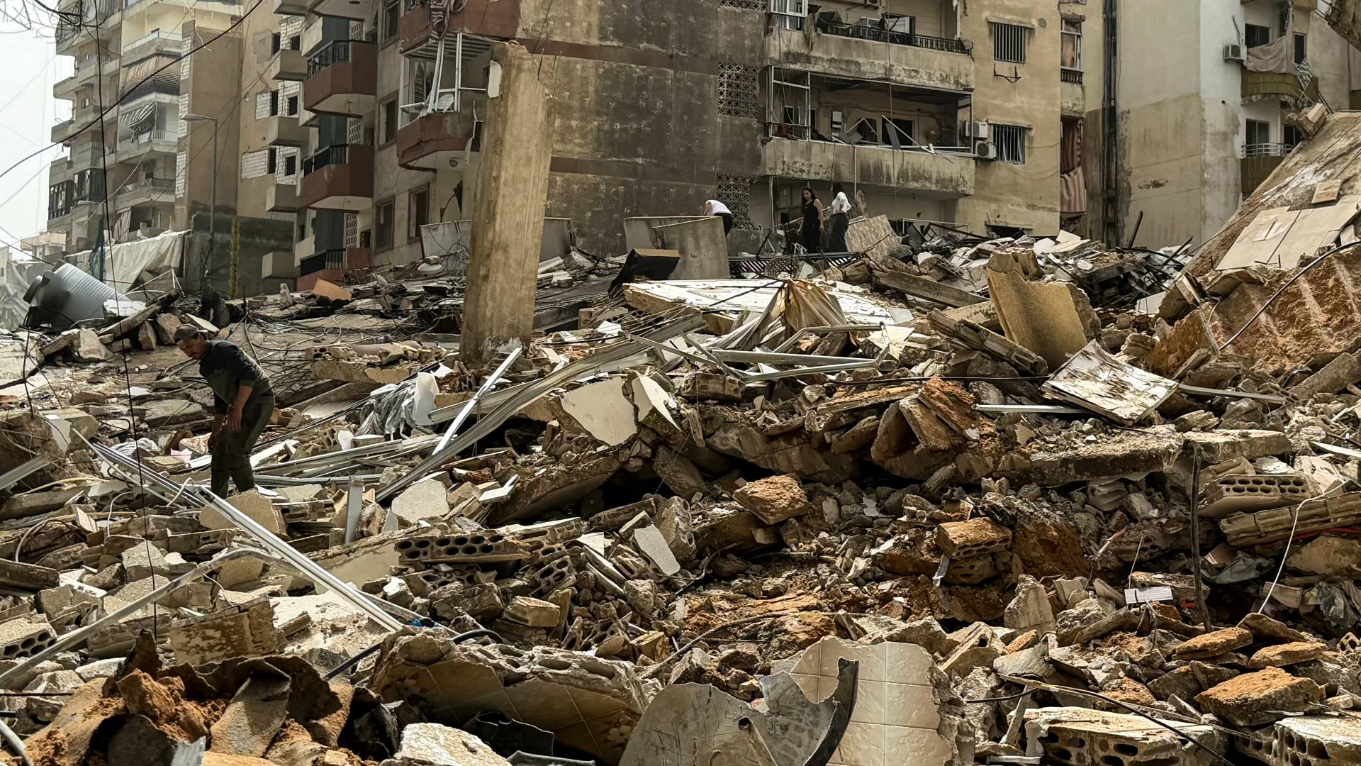 اثار الدمار في لبنان