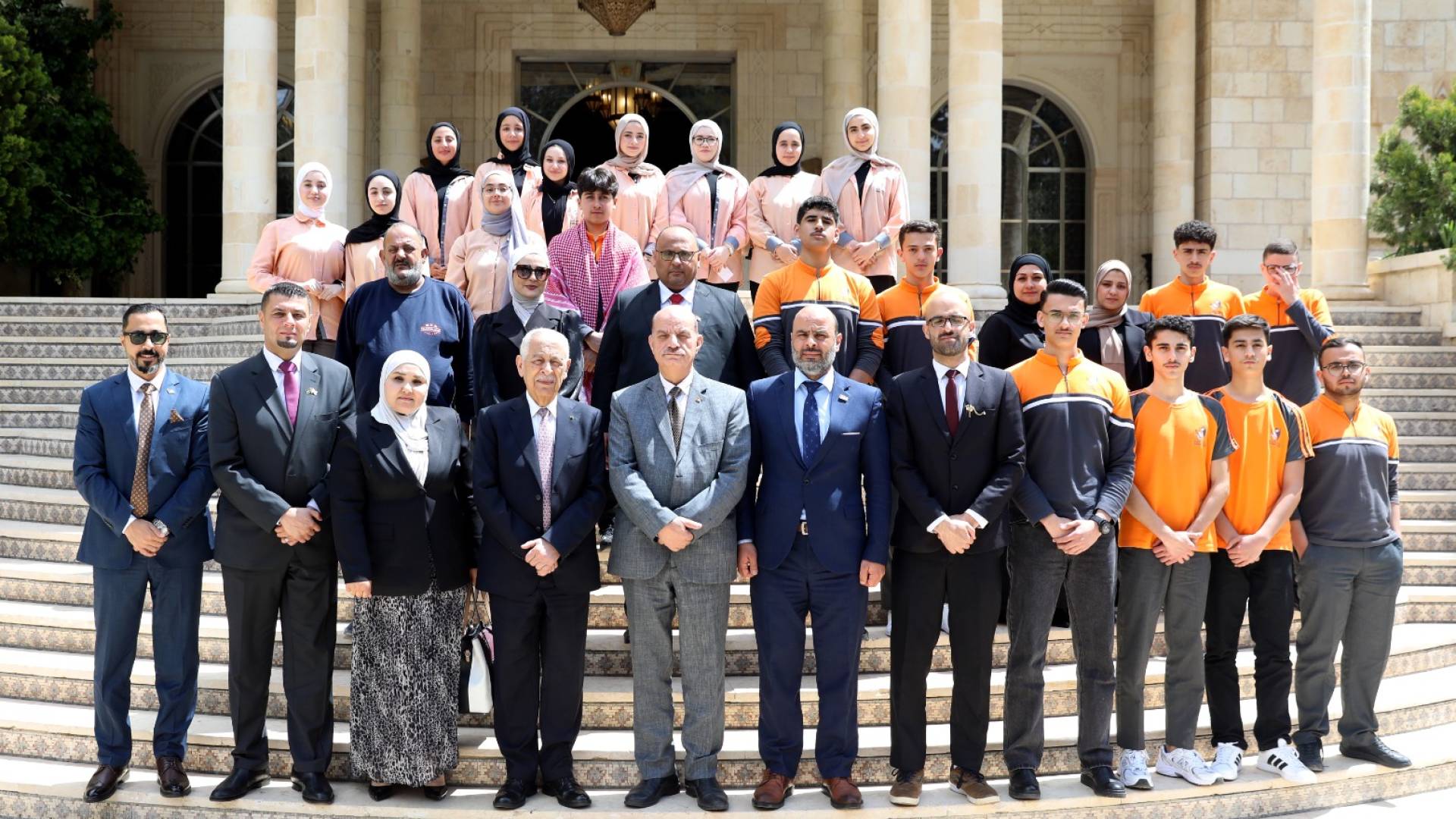 خلال لقائه وفدا طلابيا يمثل مبادرة الميثاق الوطني ووفدا من أبناء لواء ناعور