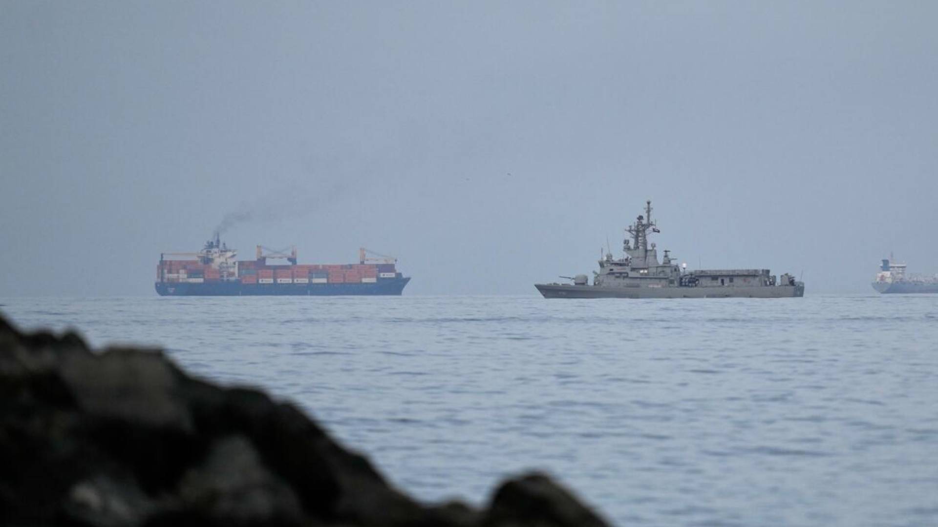 سفن في مضيق هرمز