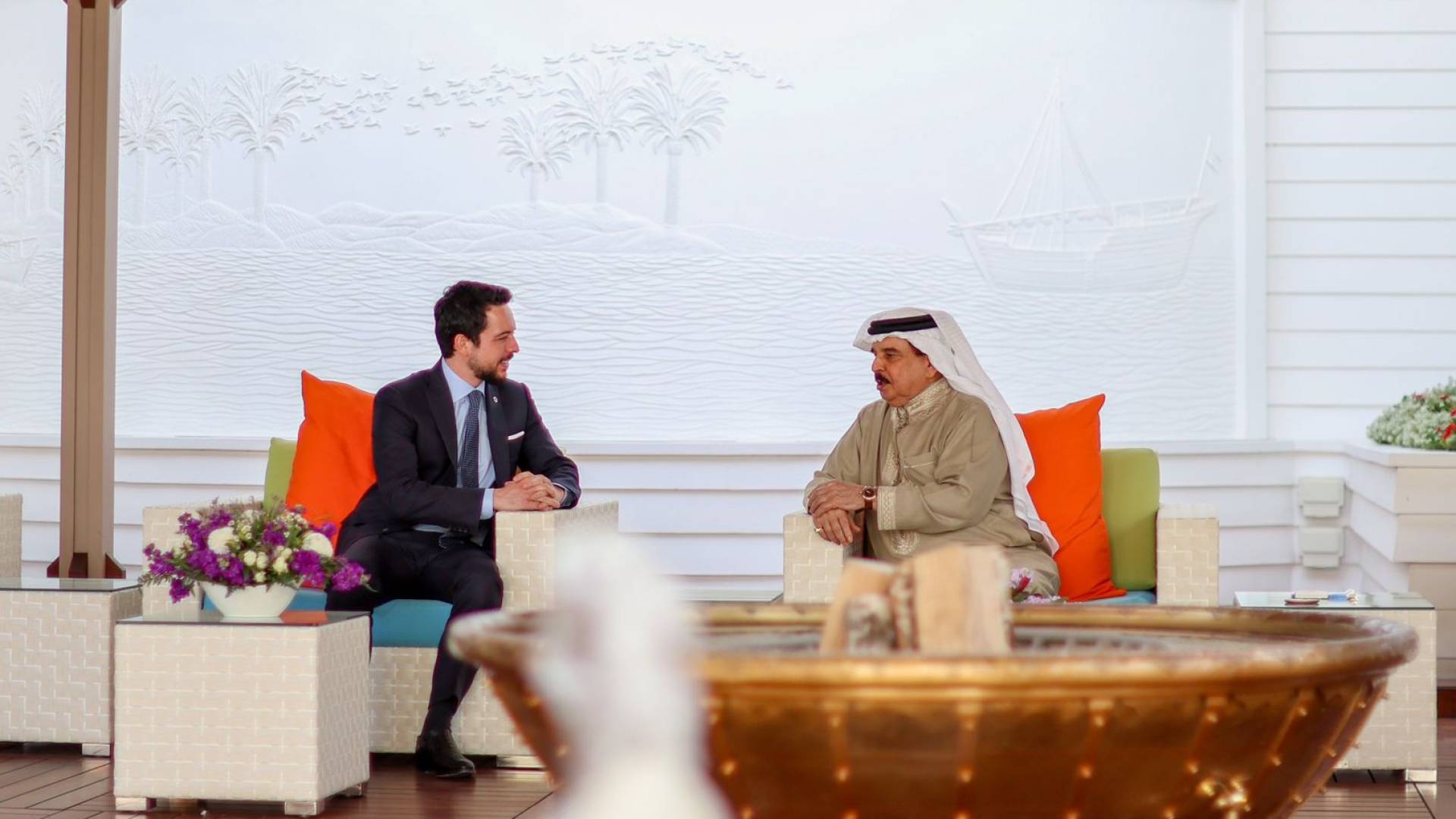 ولي العهد الأمير الحسين وملك مملكة البحرين الملك حمد بن عيسى آل خليفة