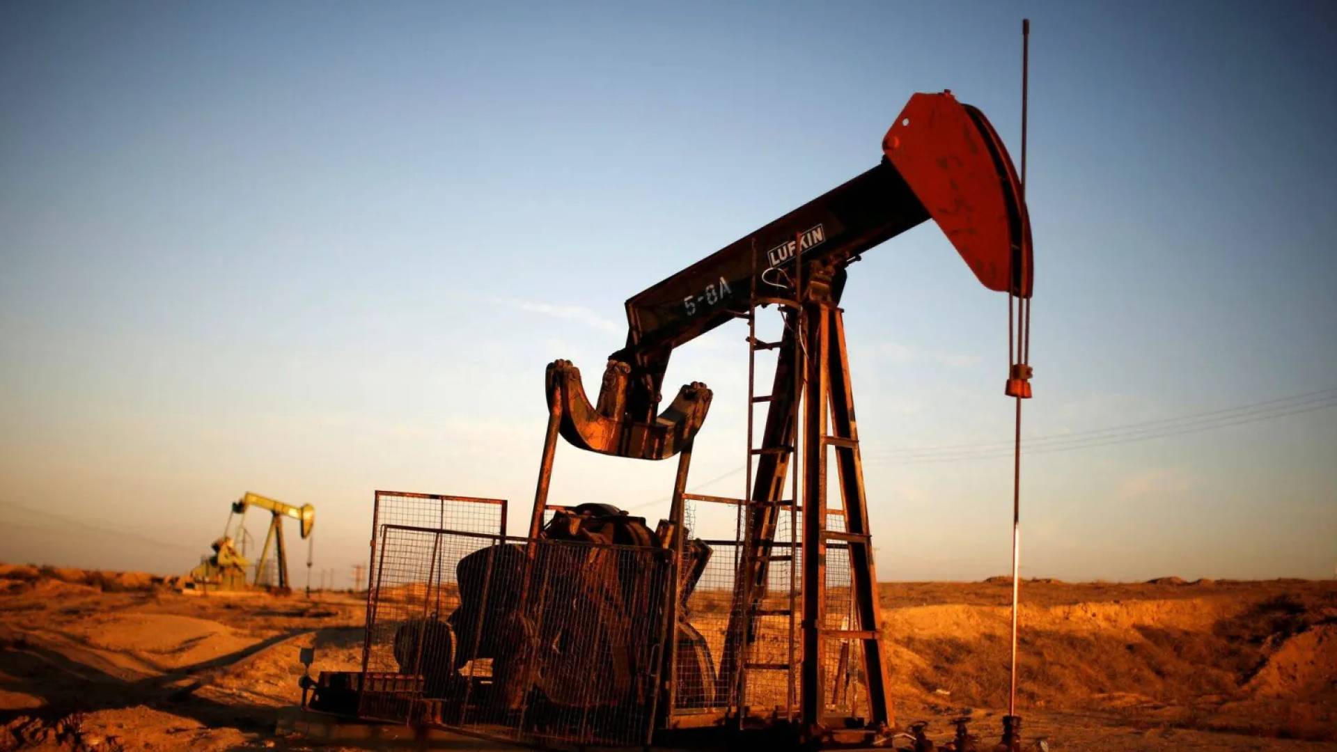 آلة استخراج النفط