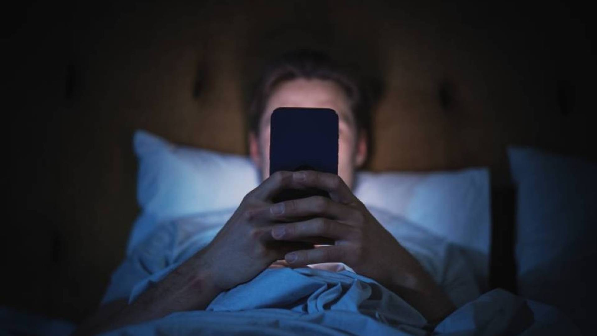 صورة لاستخدام الهواتف الذكية