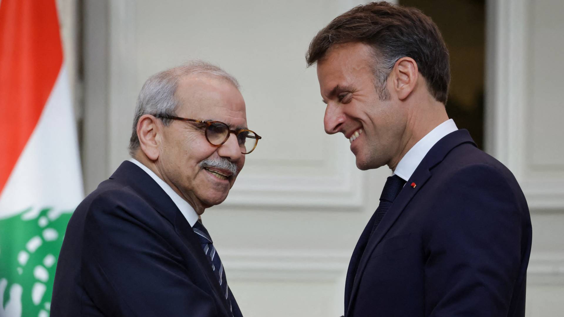 الرئيس الفرنسي إيمانويل ماكرون ورئيس الوزراء اللبناني نواف سلام