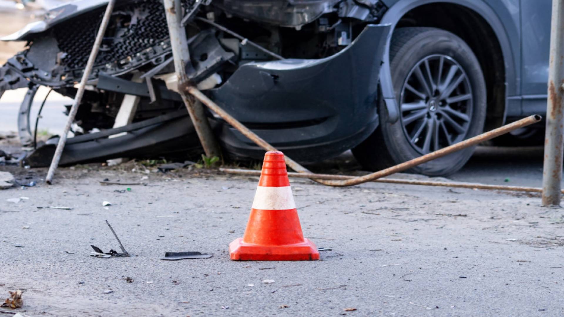 صورة توضيحية لسيارة تعرضت لحادث