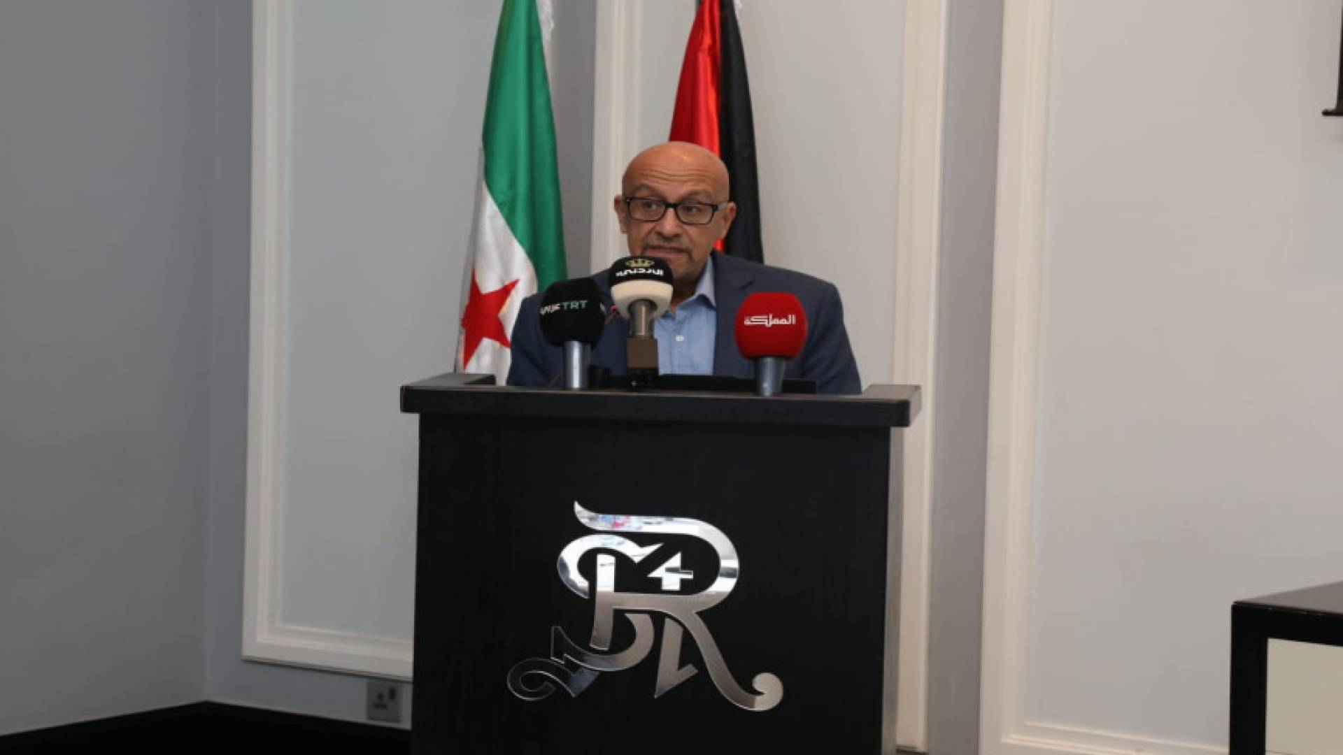 وزير المياه والري رائد أبو السعود أثناء إطلاق المنصة التشغيلية المشتركة للمياه بين الأردن وسوريا