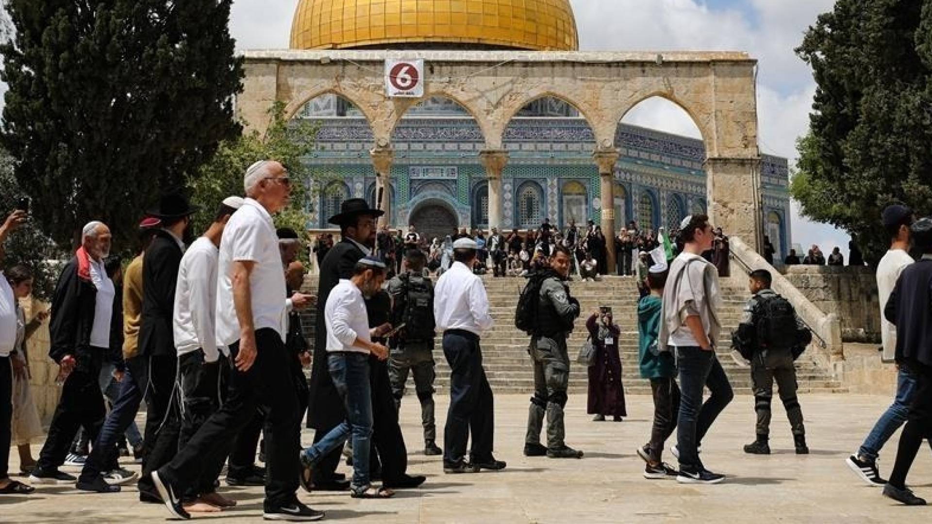 اقتحام المستوطنين للمسجد الأقصى