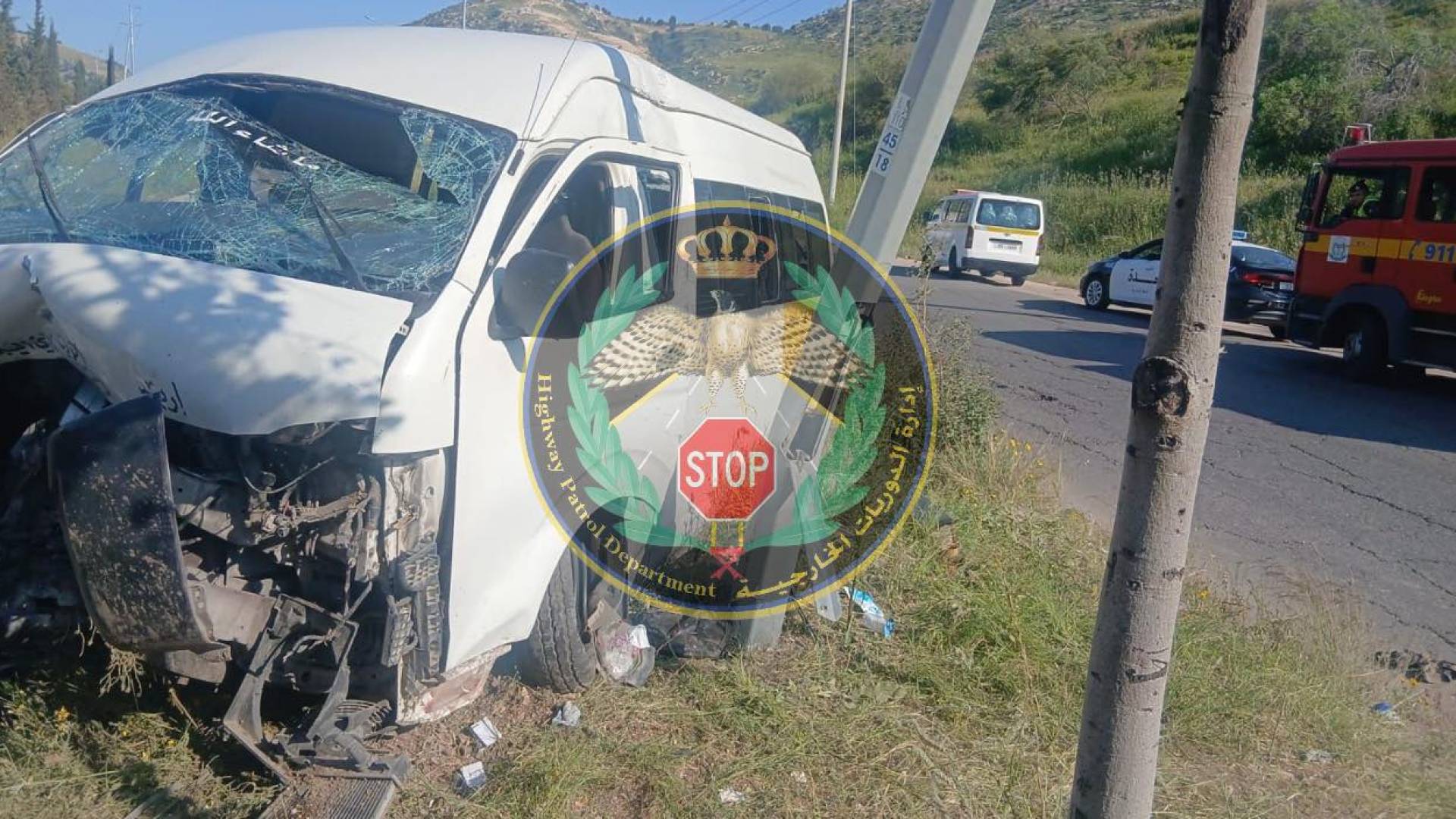 تدهور باص على طريق الشونة