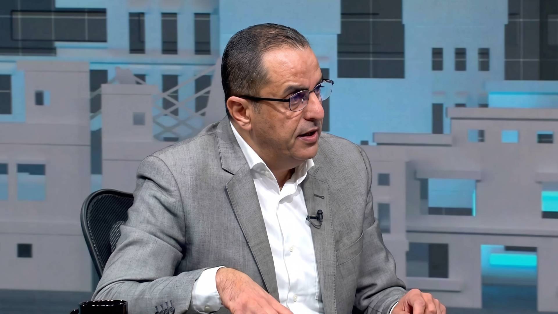 الخبير الاستراتيجي و العسكري نضال ابو زيد