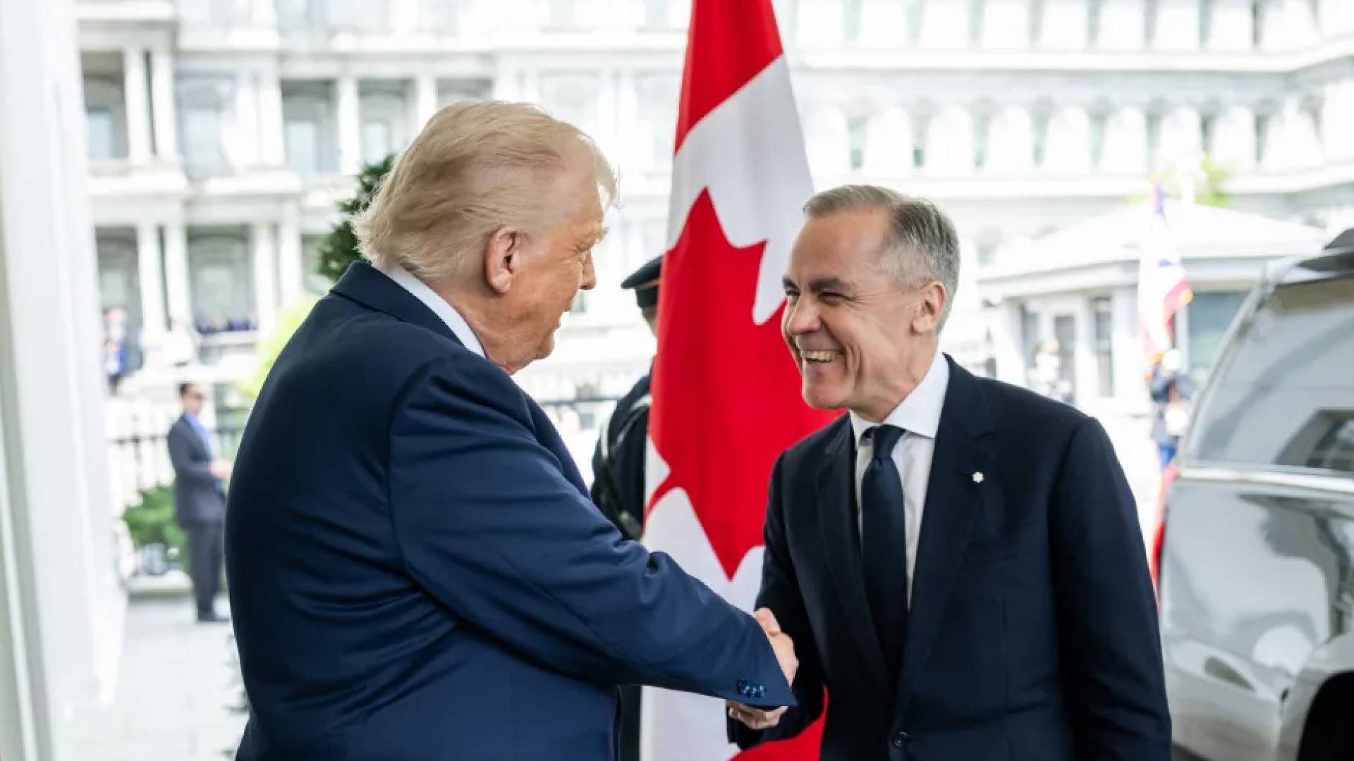 رئيس وزراء كندا مارك كارني والرئيس الأمريكي دونالد ترمب