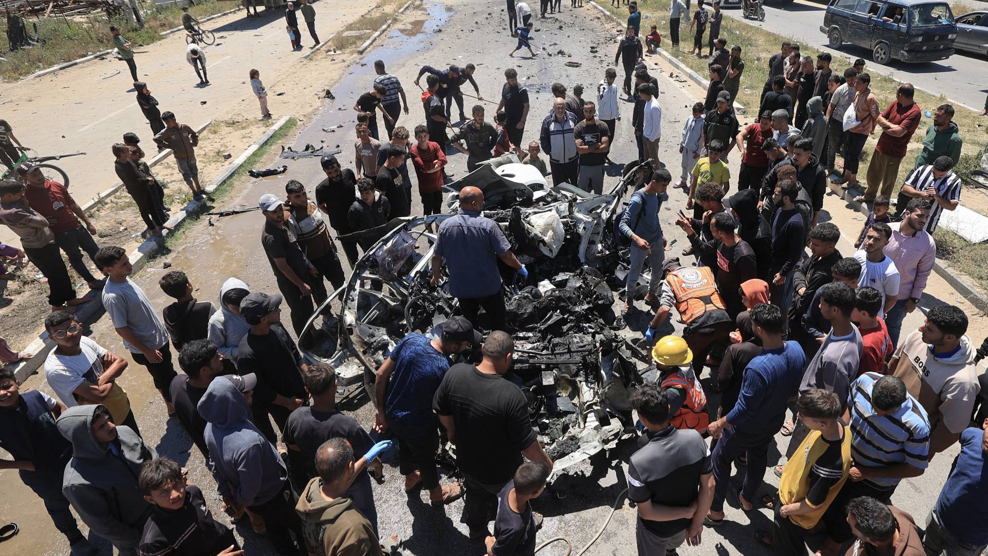 جيش الاحتلال يستهدف مركبة في قطاع غزة