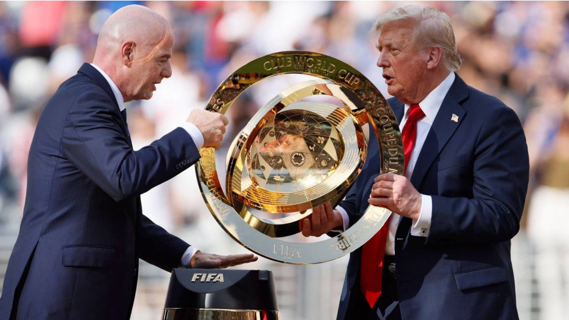 الرئيس الأمريكي ترمب ورئيس الفيفا