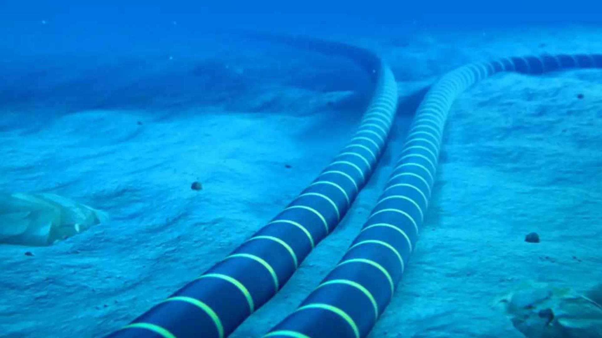 كوابل انترنت في عرض البحر