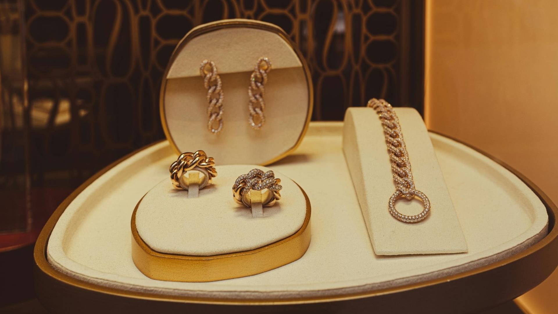 مجوهرات ذهبية