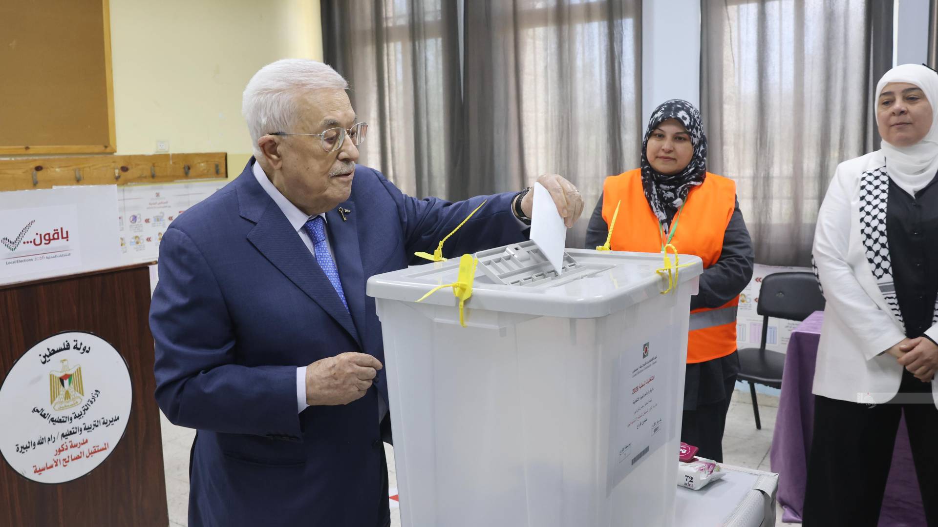الرئيس محمود عباس يدلي بصوته في انتخابات المجالس المحلية لعام 2026