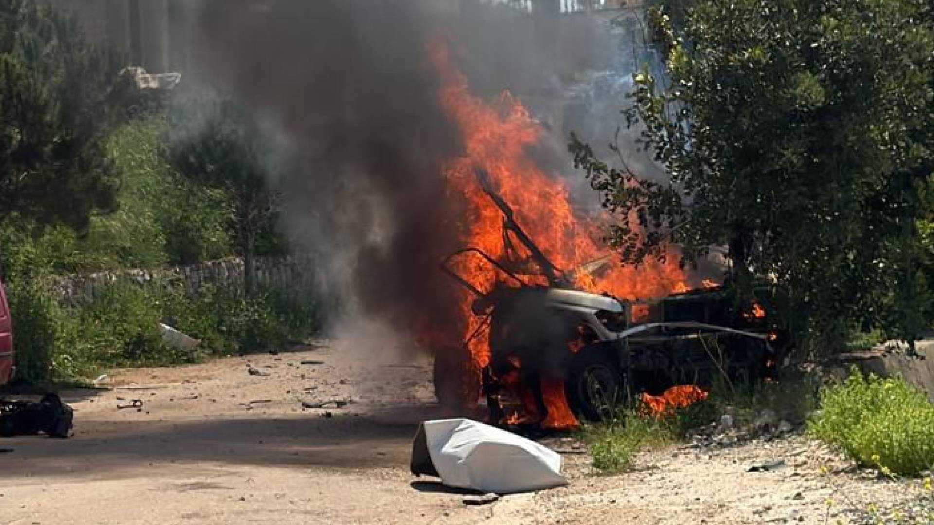 استهداف مركبة ودراجة في يحمر الشقيف -لبنان